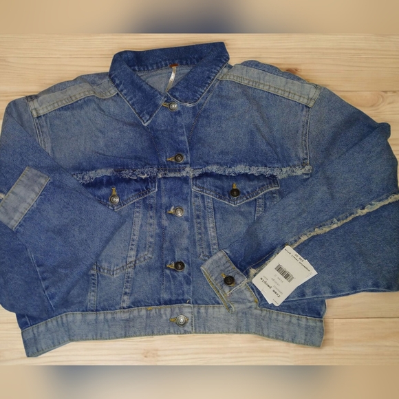 Free People, Bedford, Cropped, Distressed Denim Jean Jacket, Blue, Size Small - Picture 3 of 4